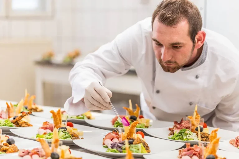 Lire la suite à propos de l’article Chefs de Cuisine Roumains : Gardiens de la Tradition et Innovateurs de la Gastronomie