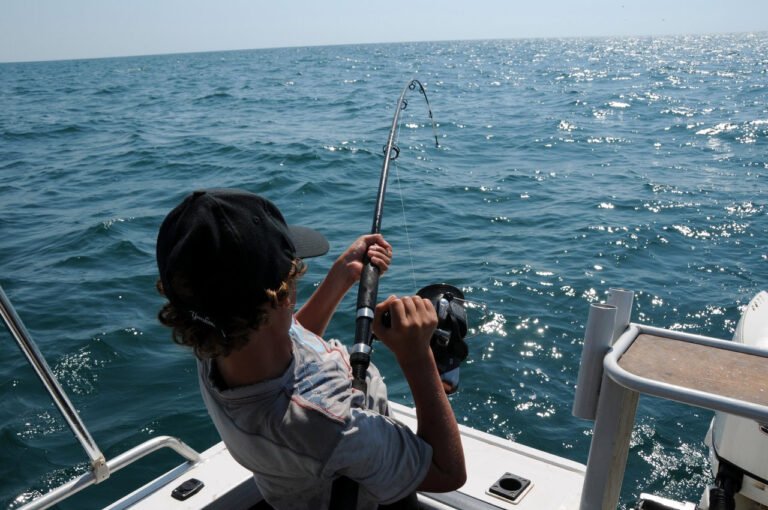 Lire la suite à propos de l’article Pêcheurs Roumains : Une Tradition Séculaire et un Métier en Pleine Mutation